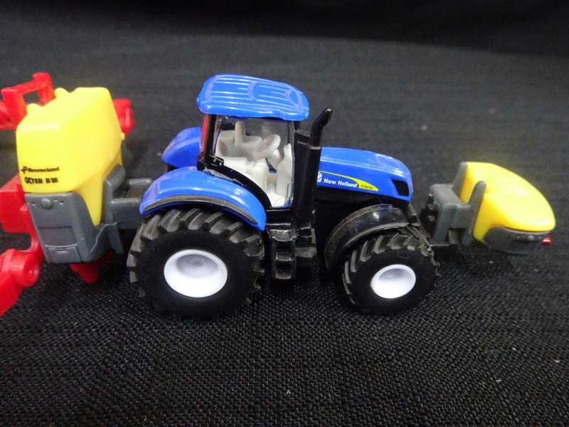 1799 Siku Mini New Holland Tractor with Crop Sprayer - 1:87 Scale - Metal With Plastic Parts