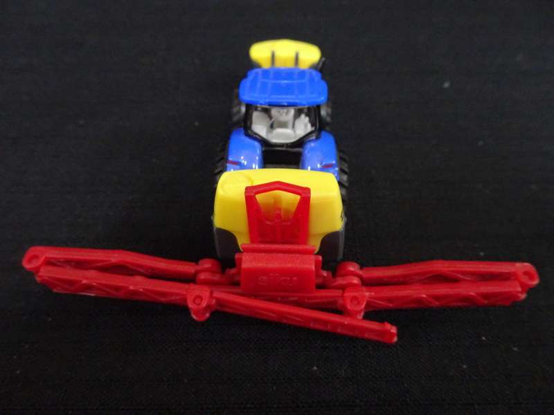 1799 Siku Mini New Holland Tractor with Crop Sprayer - 1:87 Scale - Metal With Plastic Parts