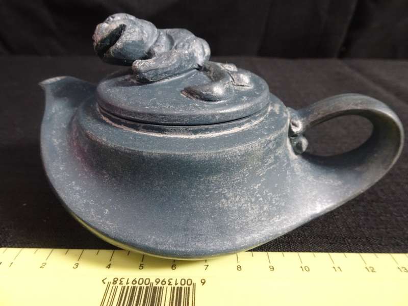Stunning Vintage Handmade Yixing Zisha Clay Teapot With Animal Figure Lid - H: 7cm / W: 13cm