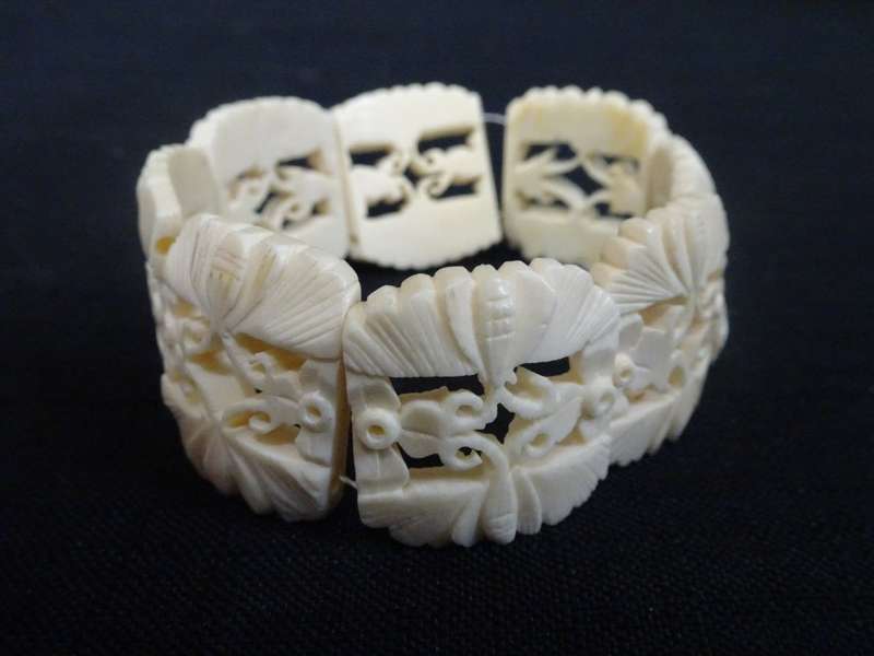 Beautiful Vintage Carved Bone Chinese Fortune Bracelet - In Excellent Condition