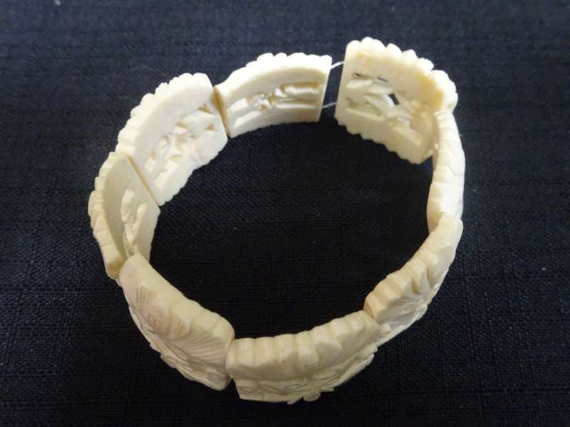 Beautiful Vintage Carved Bone Chinese Fortune Bracelet - In Excellent Condition