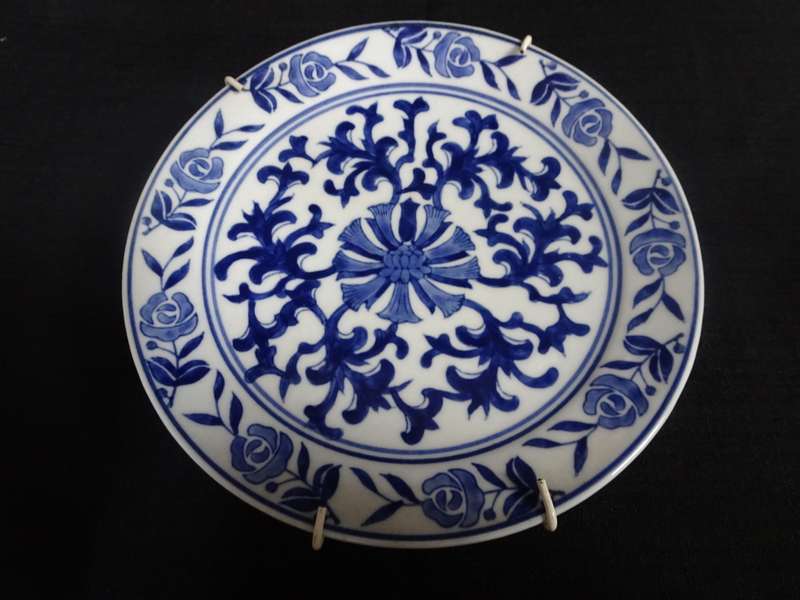 Chinese Ming Blue And White Porcelain Lotus Flower Wall Plate - In Excellent Condition