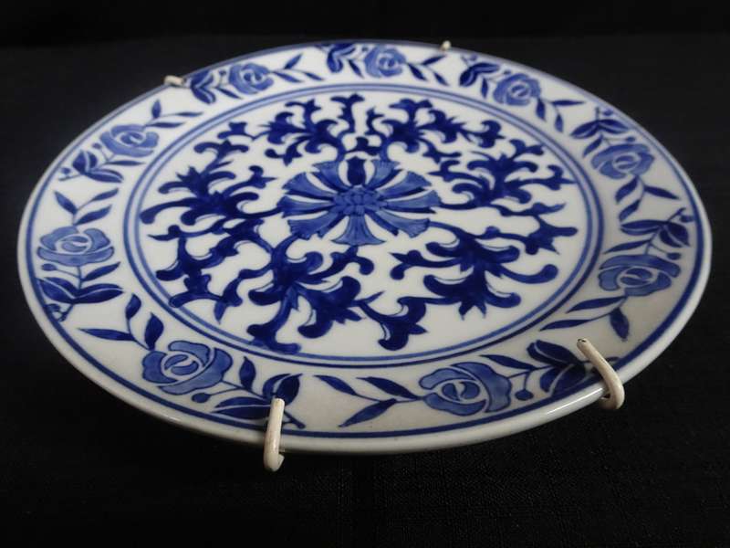 Chinese Ming Blue And White Porcelain Lotus Flower Wall Plate - In Excellent Condition