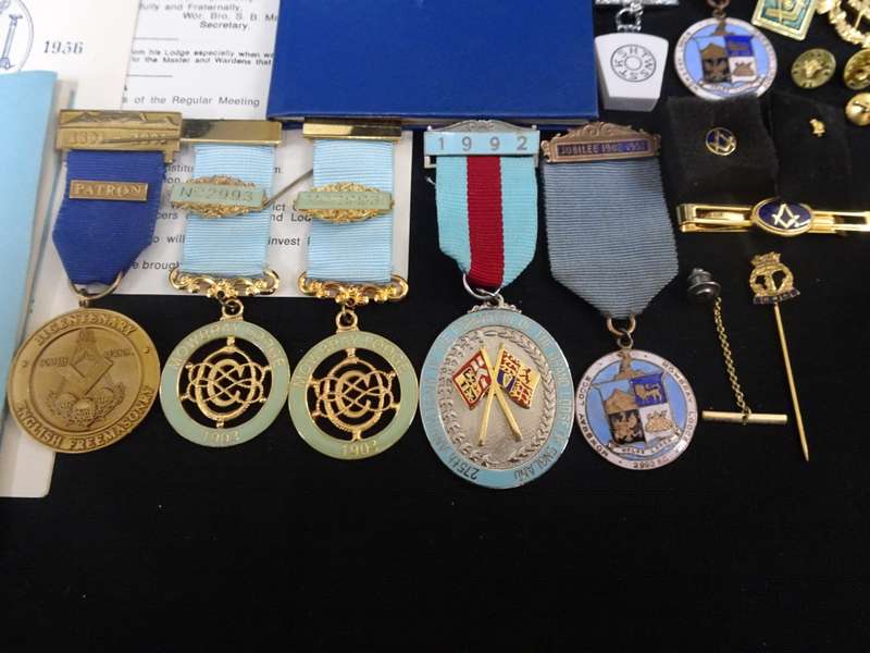 Large Collection Of Masonic Medals, Booklets, Pins And Other Collectables - Please View Images