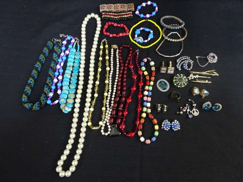 Stunning Joblot Of Different Costume Jewellery Items - See My Description