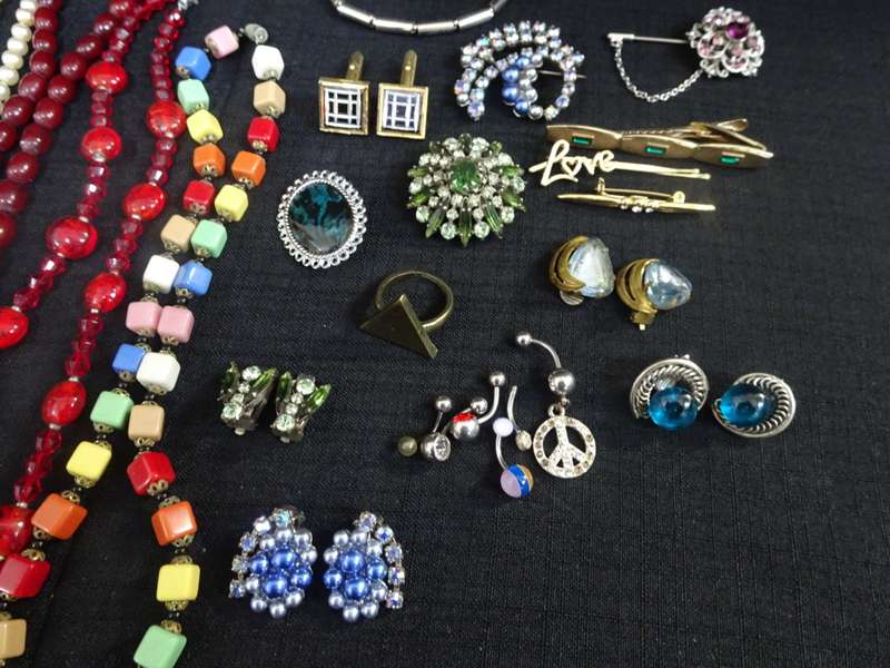 Stunning Joblot Of Different Costume Jewellery Items - See My Description