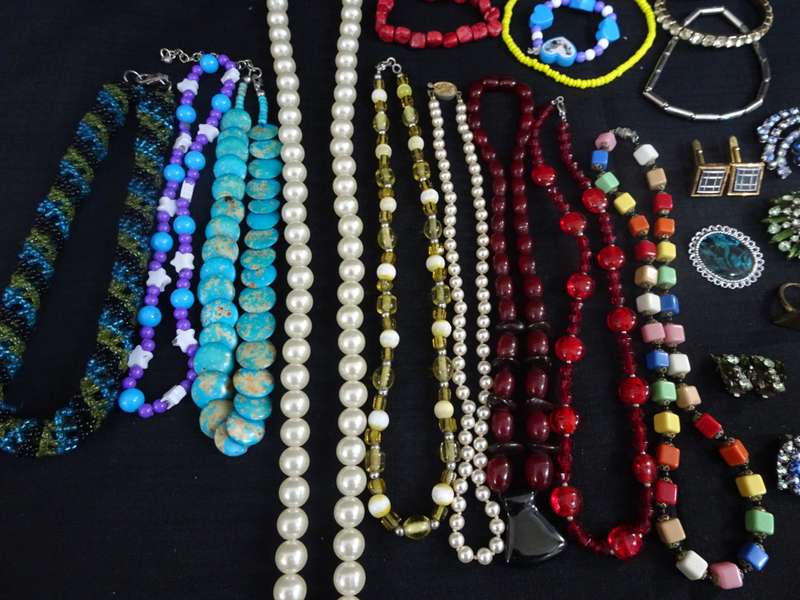Stunning Joblot Of Different Costume Jewellery Items - See My Description