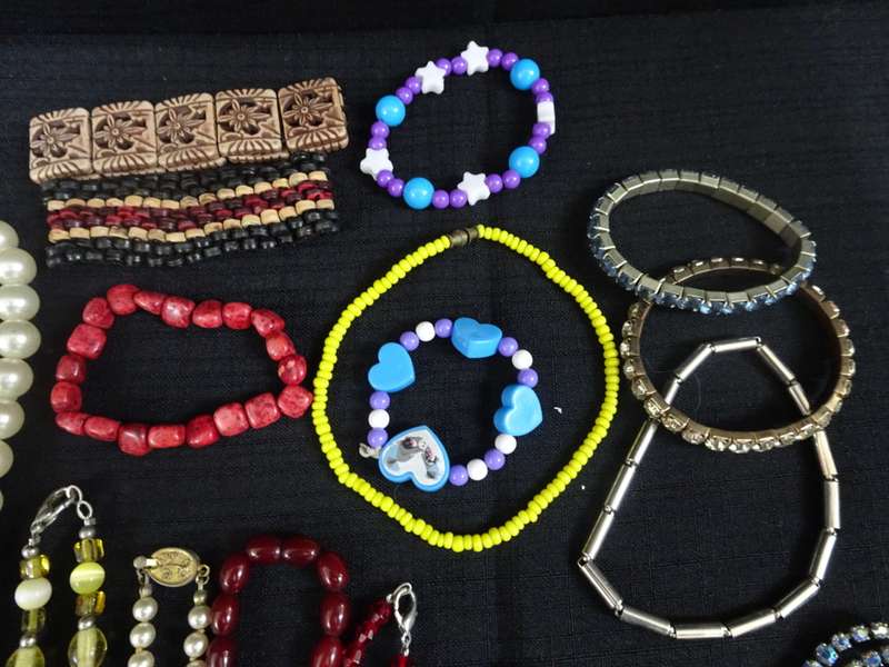 Stunning Joblot Of Different Costume Jewellery Items - See My Description