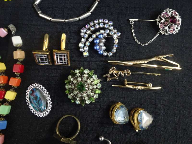 Stunning Joblot Of Different Costume Jewellery Items - See My Description