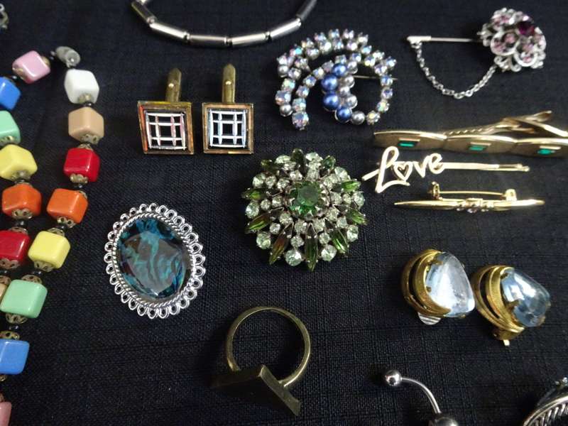 Stunning Joblot Of Different Costume Jewellery Items - See My Description