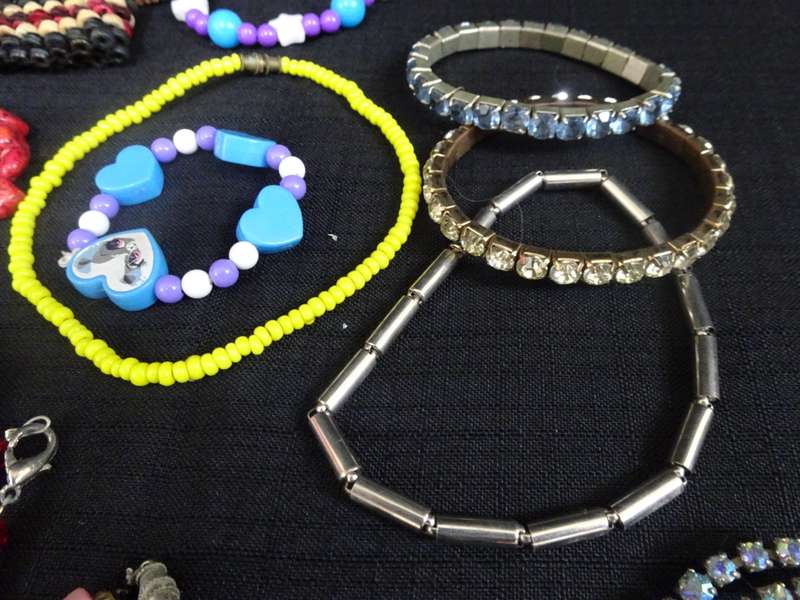 Stunning Joblot Of Different Costume Jewellery Items - See My Description