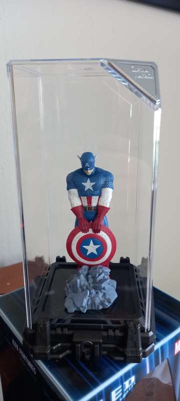 Captain America Illuminate Statue