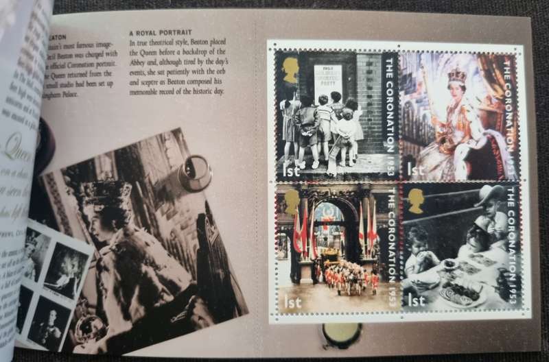 GB 2004 A PERFECT CORONATION MINT AND COMPLETE BOOKLET. SG DX31. CV GBP 70. LOVELY ITEM.