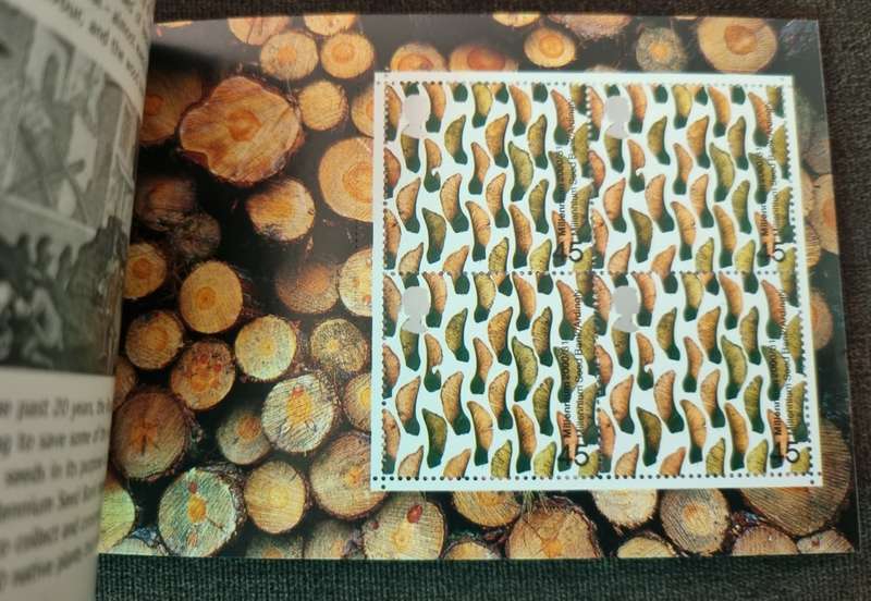 GB 2000 `A TREASURY OF TREES` MINT AND COMPLETE 7 POUND BOOKLET. SG DX26. CV GBP 40.