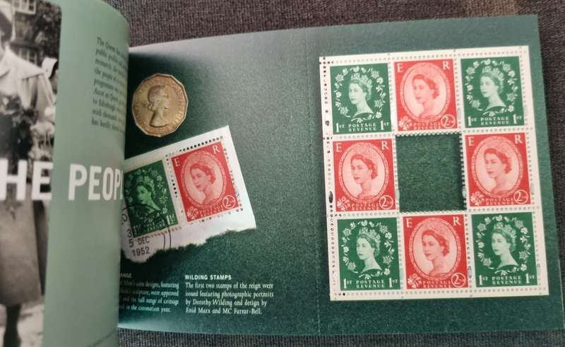 GB 2002 `A GRACIOUS ACCESSION` GOLDEN JUBILEE OF QEII MINT/COMPLETE BOOKLET. SGDX28. CV GBP 45.