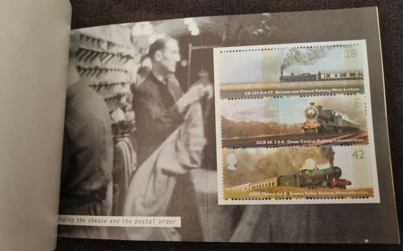 GB 2004 `Letters by Night a tribute to the Travelling Post Office` mint booklet. SG DX32. CV GBP 20.