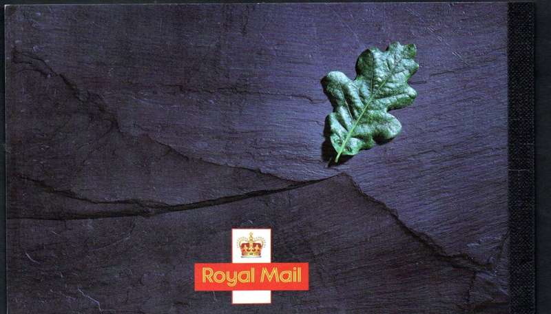 GB 1995 `The National Trust` mint and complete booklet. SG DX17  lovely item.