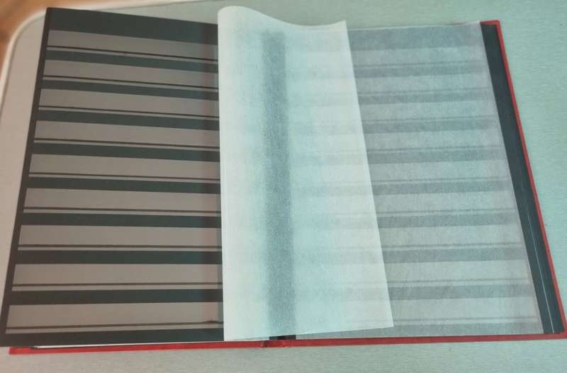LINDER LOTUS EMPTY ALBUM 2ND HAND (8 BLACK PAGES/16 SIDES). AS PER IMAGES. NB: PLEASE READ BELOW!!!