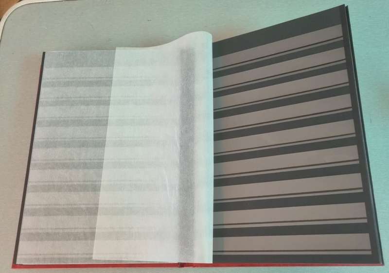 LINDER LOTUS EMPTY ALBUM 2ND HAND (8 BLACK PAGES/16 SIDES). AS PER IMAGES. NB: PLEASE READ BELOW!!!
