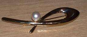 **HOT ITEM** R1 no reserve!! New! Pearl & Gold Large Brooch GENUINE Honey Jewellery