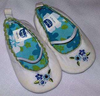 Sea Breeze Colors - Gorgeous Summery Kiddies Shoes - Size 2 - Crazy auction R1 no res.
