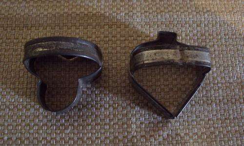 2 Biscuit Cutters