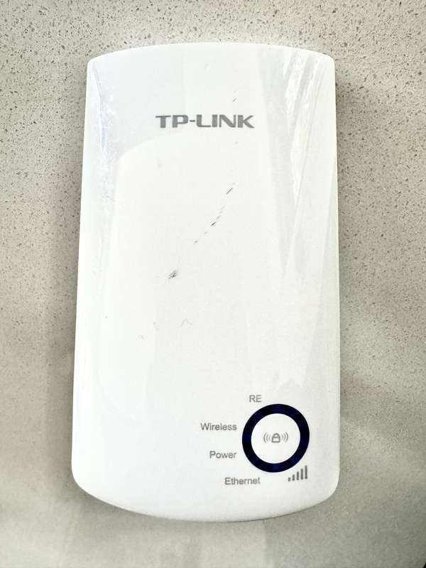 TP-LINK 300Mbps Universal Wireless N Range Extender (with Ethernet port)