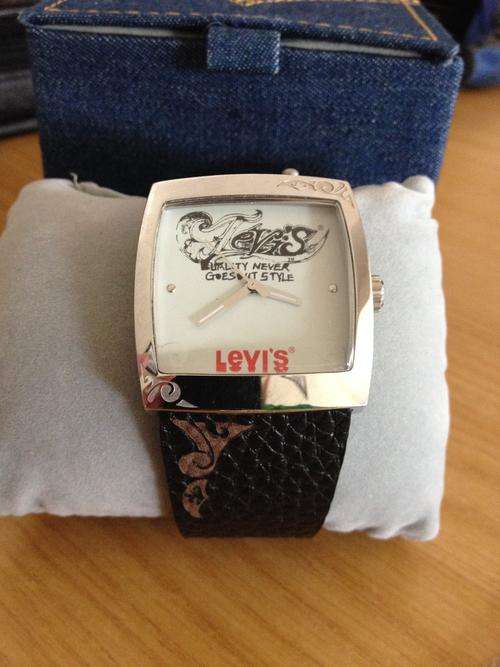 LEVIS Watch Like New! No Reserve!