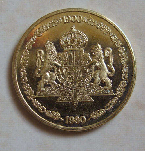Unusual Commemorative Gold medallion. Queen Mother 80th Birthday Coat of Arms on back.