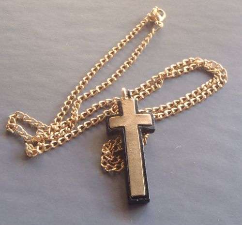 Overlapping cross