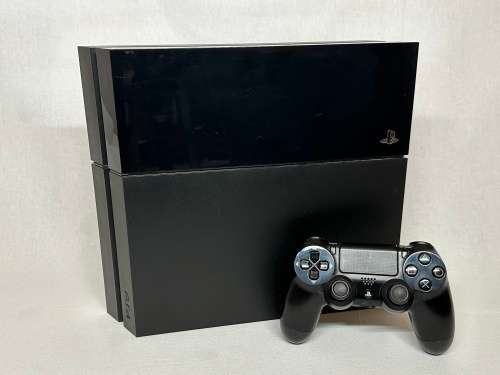 Pre-Loved `Sony PlayStation 4 (PS4) Original` Bundle w/ DualShock 4 Controller + 2 Games