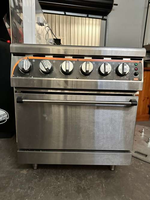 Pre-Owned GAS STOVE WITH ELECTRIC OVEN ANVIL  4 BURNER