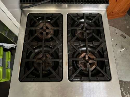 Pre-Owned GAS STOVE WITH ELECTRIC OVEN ANVIL  4 BURNER