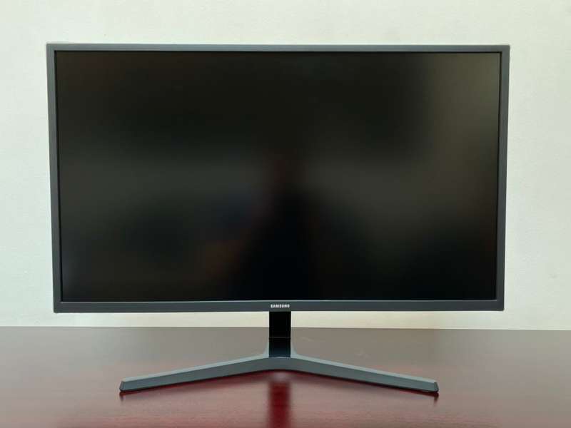 SAMSUNG 32" UJ590 4K QLED Monitor / AMD FreeSync / 4ms Response Time / As New