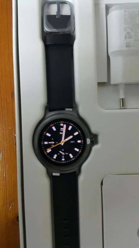 LG Style smart watch