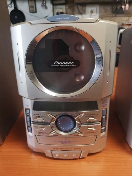 Classic Pioneer sound system
