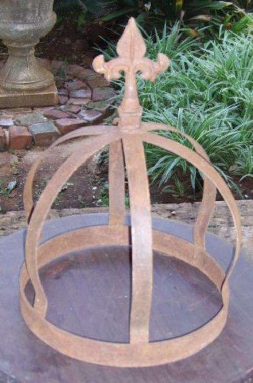 METAL CROWN