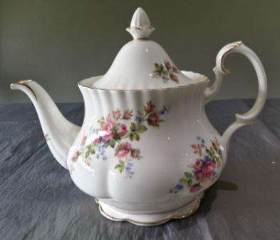 Royal Albert "MOSS ROSE" 6-8 cup teapot
