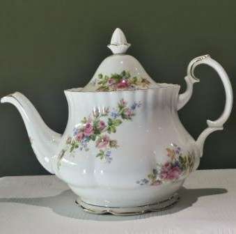Royal Albert - "MOSS ROSE" -  6-8 cup tea pot