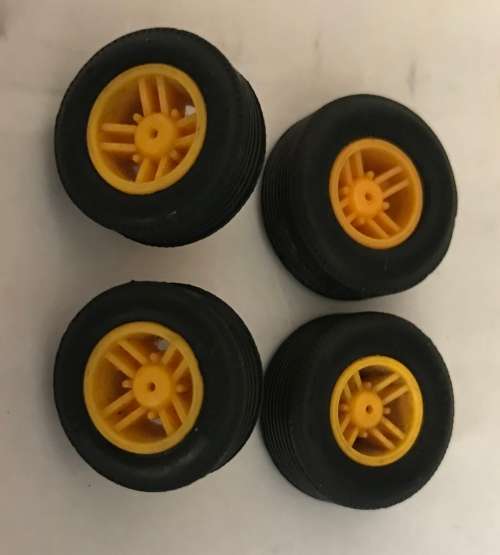 ScalextricDart / Arrow series 1 wheels and tyres (Lot 2 ) - WYSIWYG
