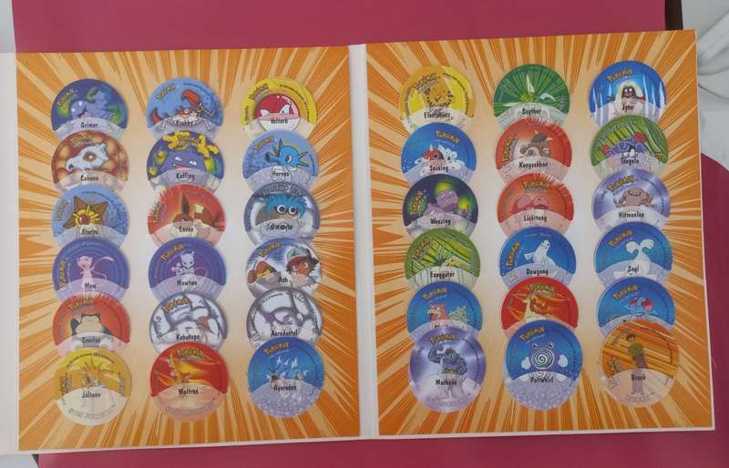 POKEMON!! Complete Album 2 with tazos