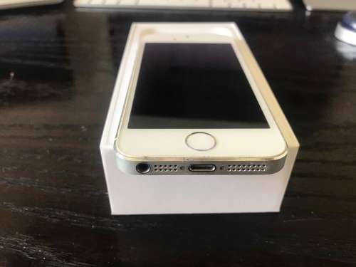 iPhone 5s 16GB Silver {Good Condition - priced for quick sale}