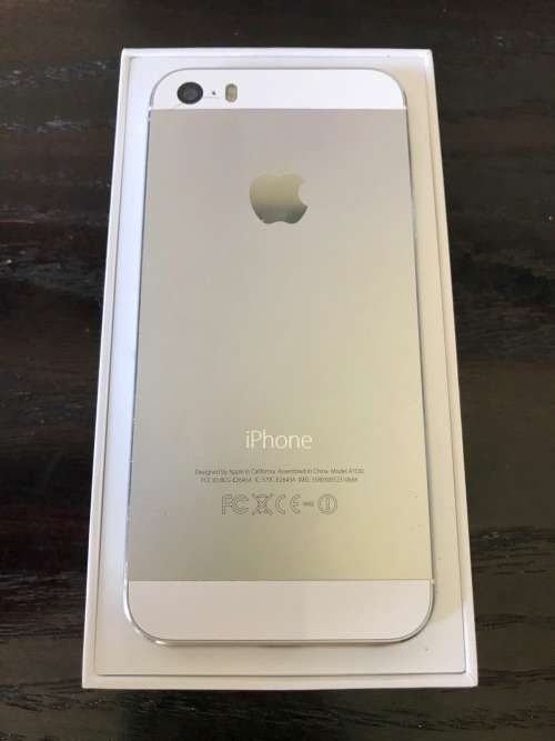 iPhone 5s 16GB Silver {Good Condition - priced for quick sale}