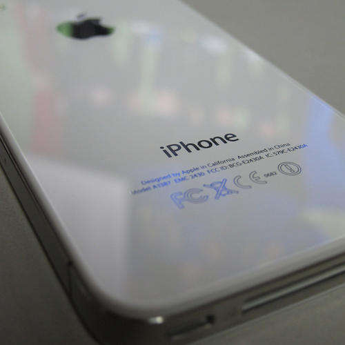 Stunning iPhone 4S 32GB - White - Like New - With Warranty
