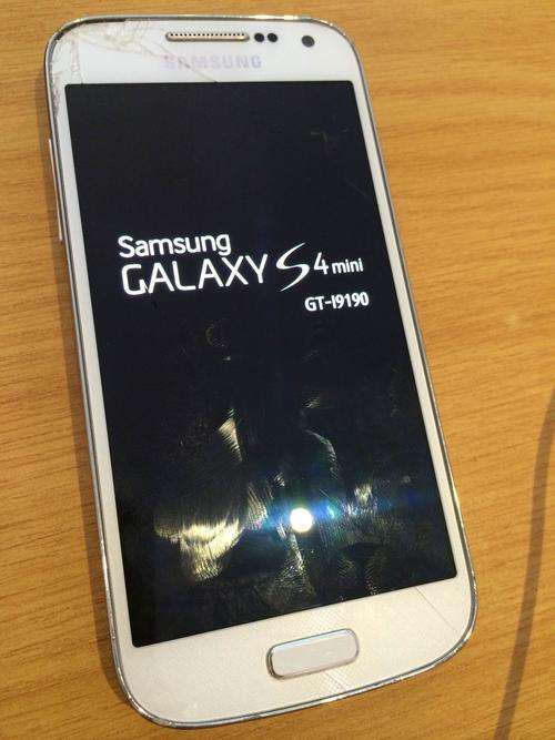Samsung Galaxy S4 Mini White - Cracked glass. Free Delivery.