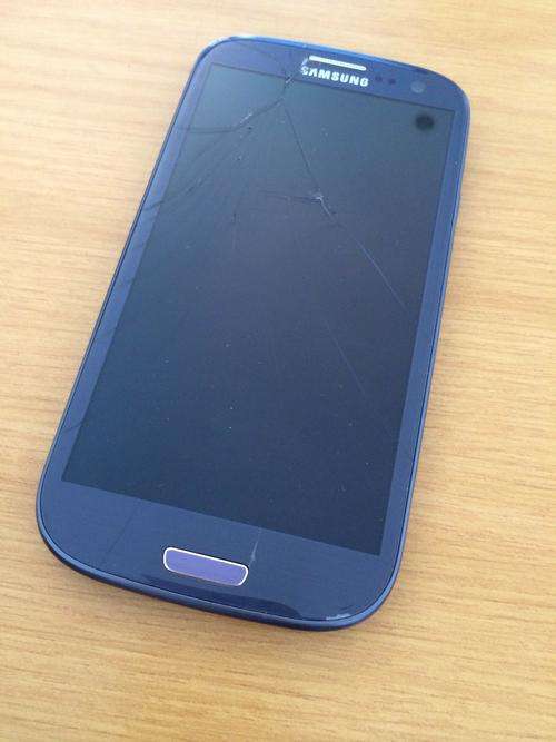 Samsung Galaxy S3 Blue - Cracked glass. Free Delivery.
