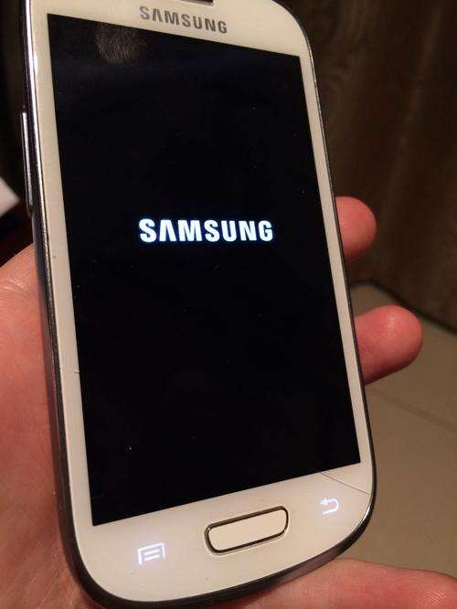 Samsung Galaxy S3 Mini 8GB - White - Free Courier Delivery.