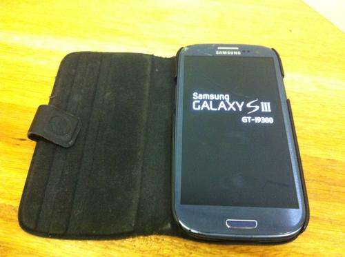 Samsung Galaxy S3 Blue - Cracked glass. Free Delivery.