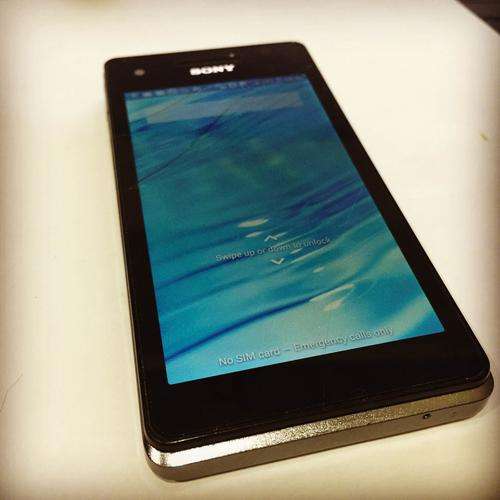 Sony Xperia V - Needs new glass - Fix & profit - Free Delivery!