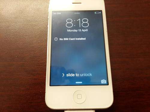 Stunning Apple iPhone 4s 32gb White - Free delivery
